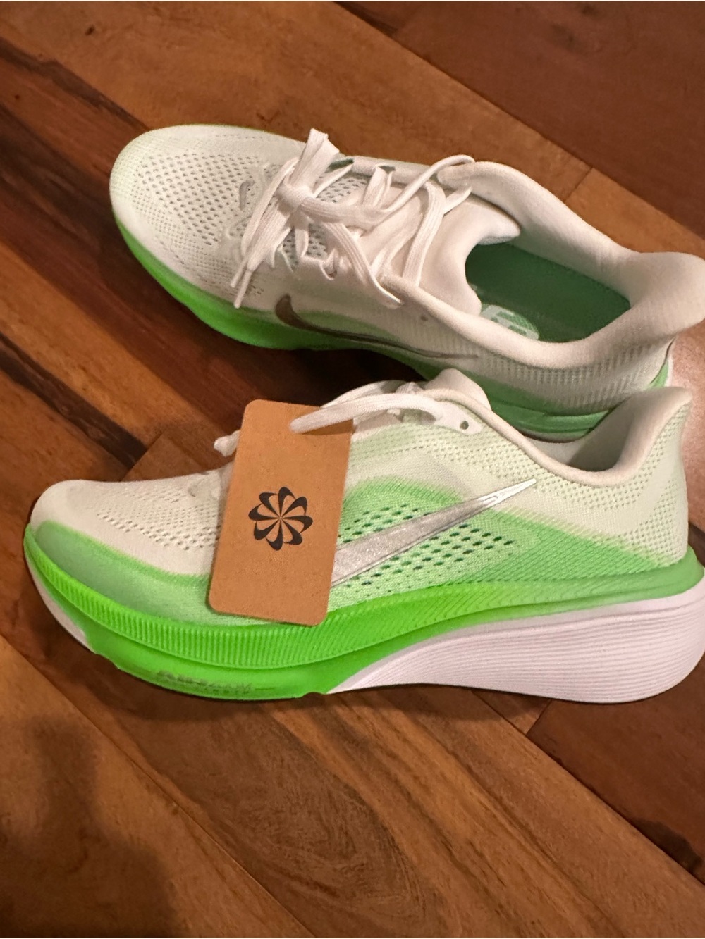 Nike Pegasus 42 Women’s Running Shoes - White/ Green Strike - Size 9 - NEW